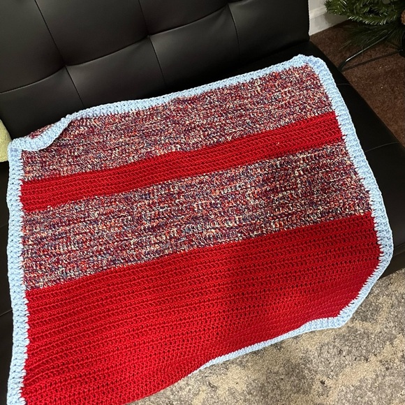 Knana Knots Cozy Red and Blue Knitted Kids Baby Blanket - Picture 1 of 2
